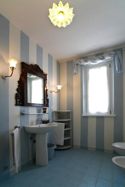 מרינה די פיאטרסנטה Villa Amelia Rooms חדר תמונה