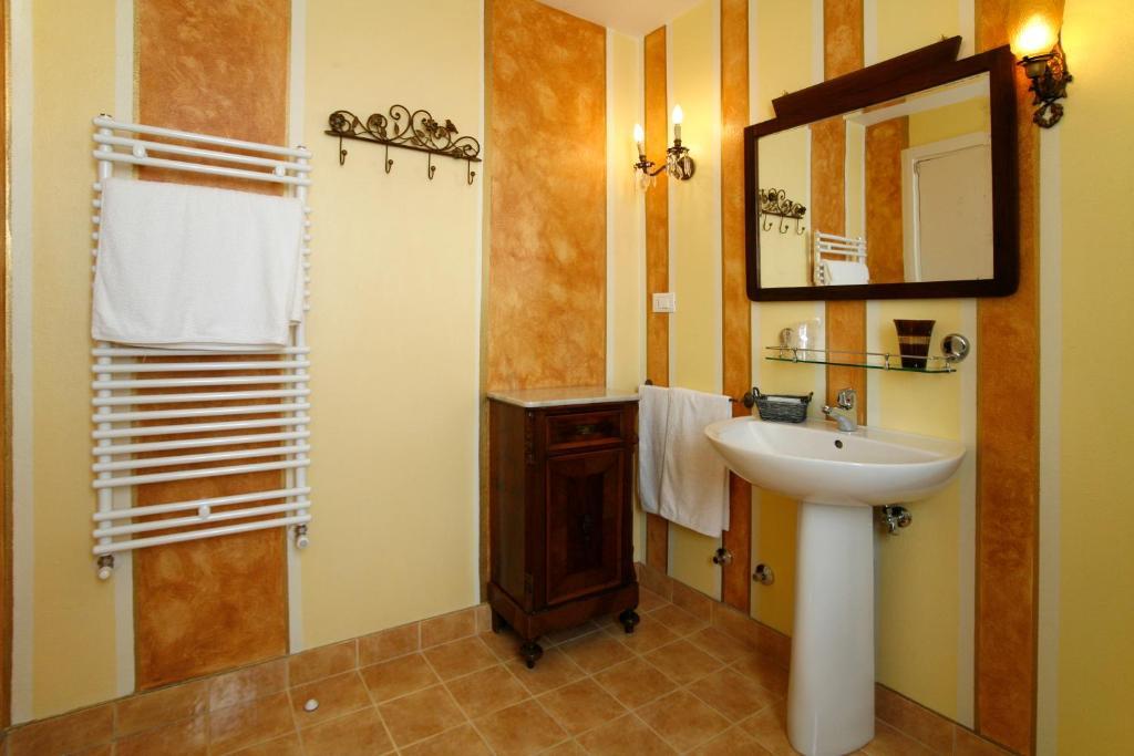 מרינה די פיאטרסנטה Villa Amelia Rooms חדר תמונה
