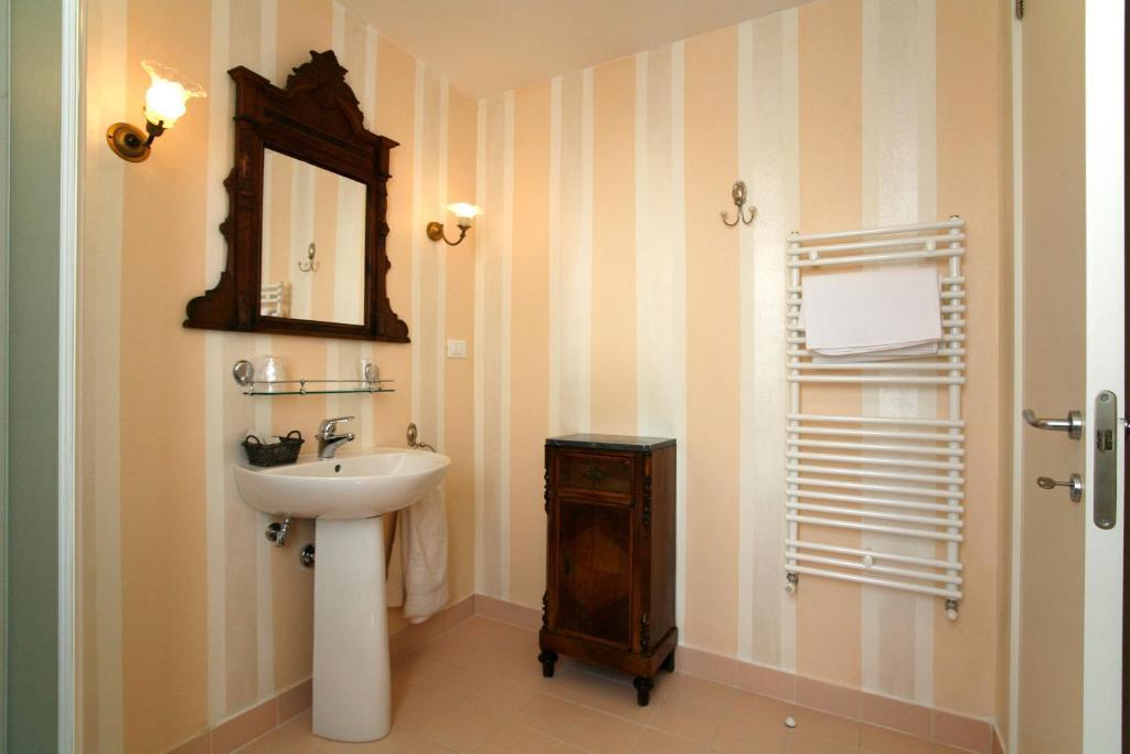 מרינה די פיאטרסנטה Villa Amelia Rooms חדר תמונה