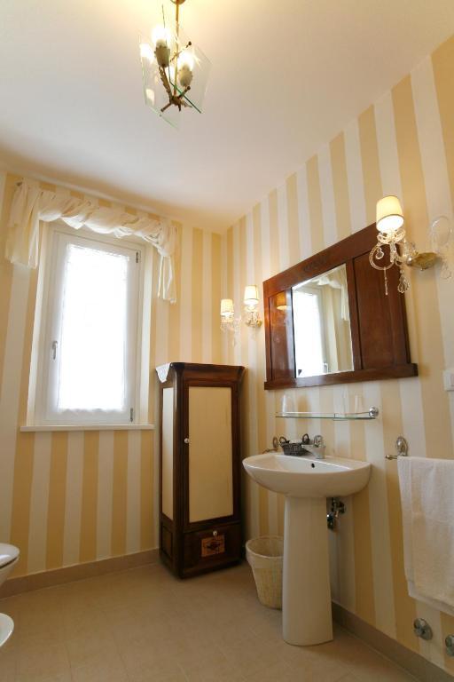 מרינה די פיאטרסנטה Villa Amelia Rooms חדר תמונה