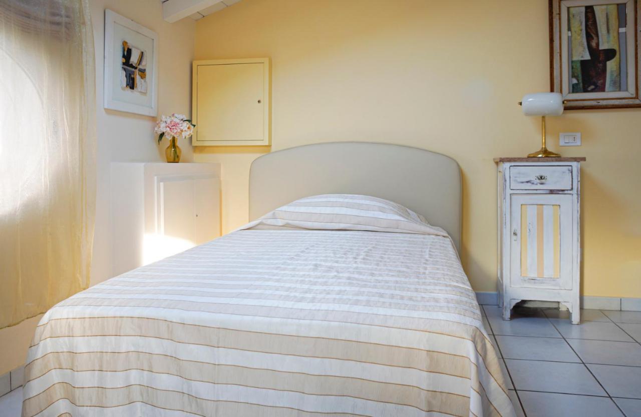 מרינה די פיאטרסנטה Villa Amelia Rooms מראה חיצוני תמונה