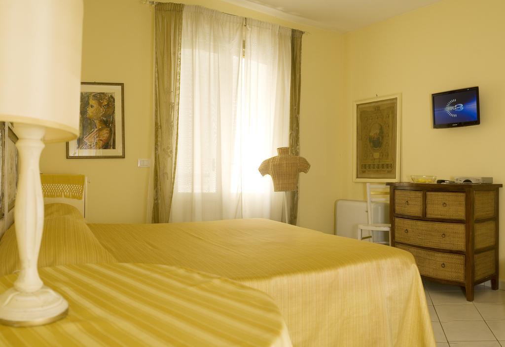 מרינה די פיאטרסנטה Villa Amelia Rooms מראה חיצוני תמונה