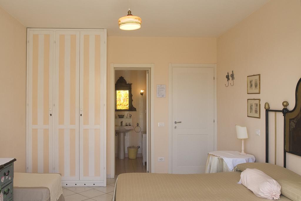 מרינה די פיאטרסנטה Villa Amelia Rooms מראה חיצוני תמונה