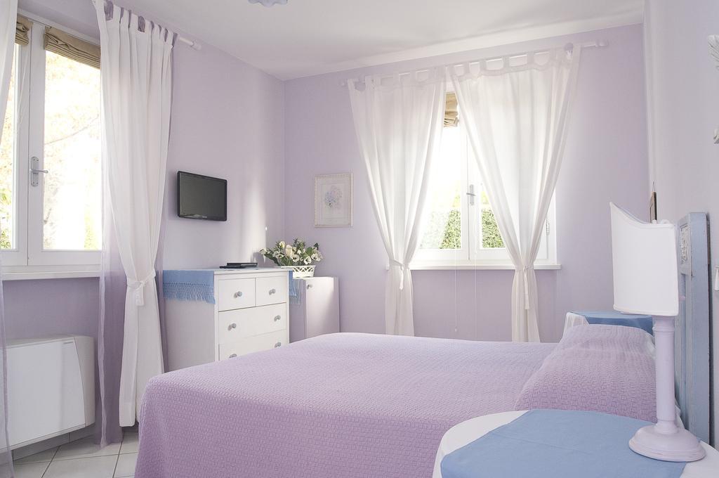 מרינה די פיאטרסנטה Villa Amelia Rooms מראה חיצוני תמונה